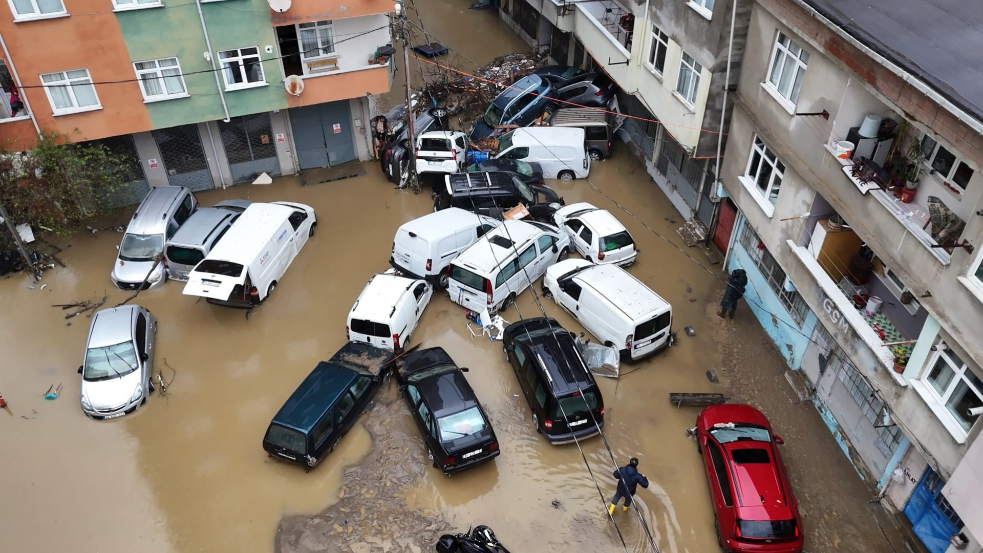 Selde hasar gören araç sahiplerinin izlemesi gereken yollar