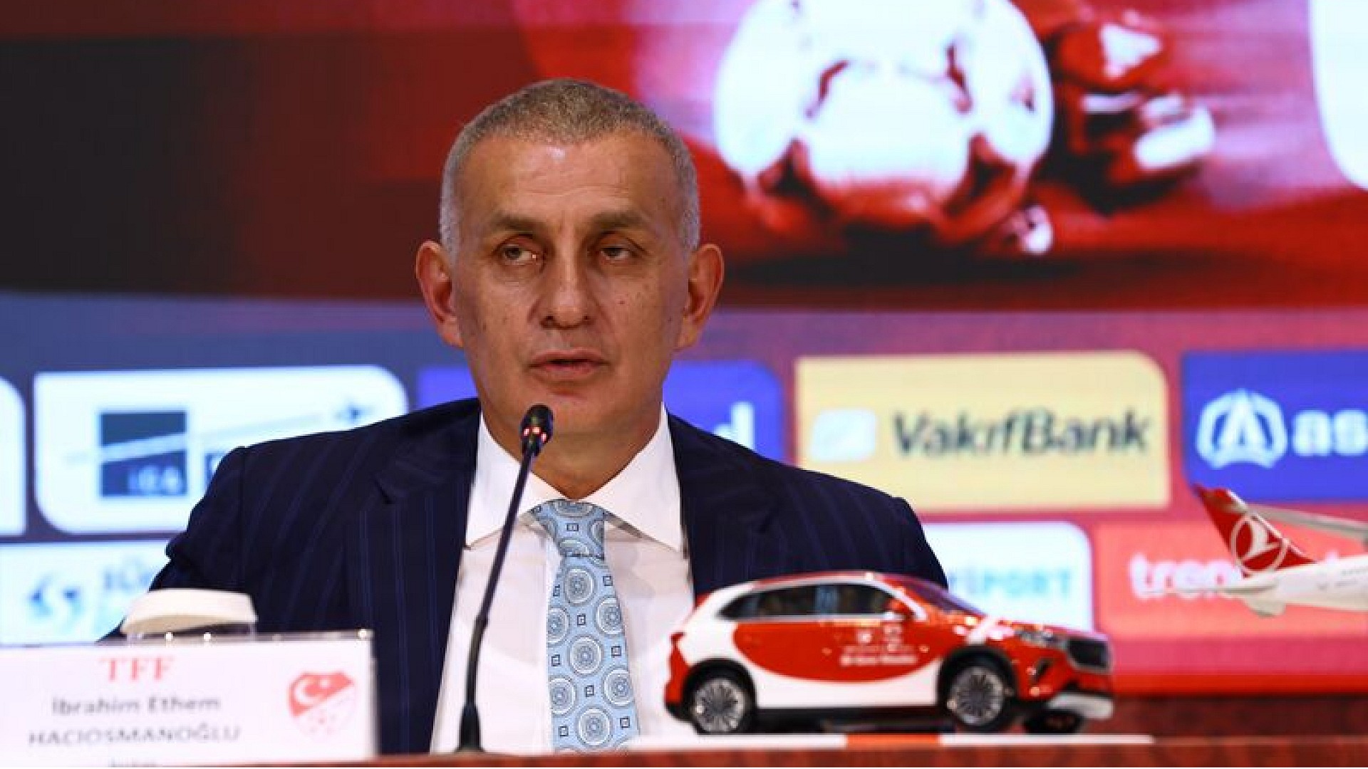 Sergen Yalçın için imza töreni düzenlendi
