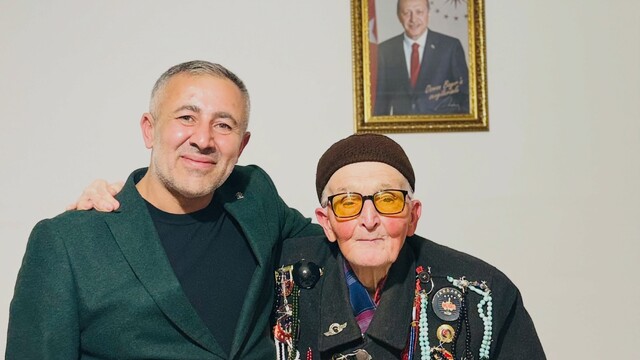 Serkan Yıldırım, şehit babası Osman Bayır ile buluştu