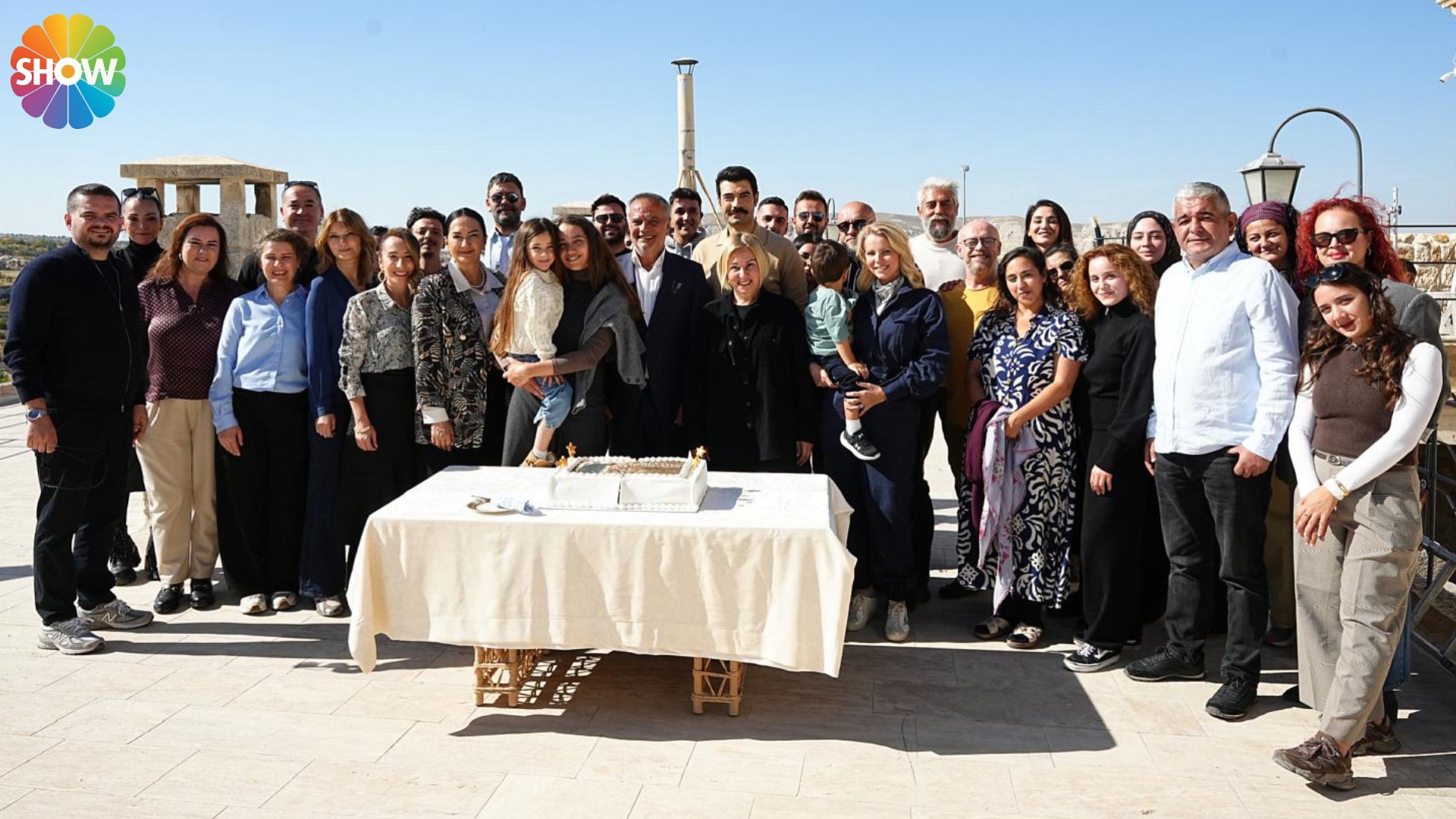 Sevdan Bir Ateş setine SHOW TV ailesinden ziyaret