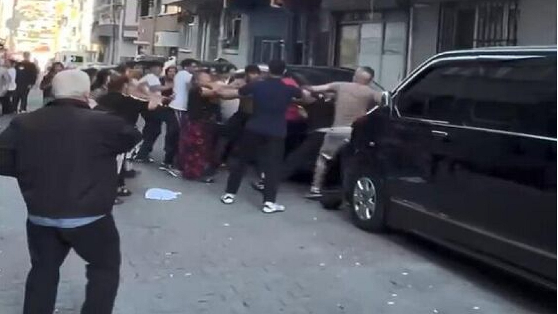 Sevgilisinin evli olduğunu öğrenen kadından saldırı
