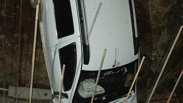 Siirt'te menfez çukuruna düşen otomobilde 2 kişi yaralandı