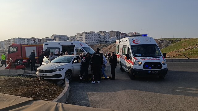 Siirt'te otomobil ile motosiklet çarpıştı: 2 yaralı
