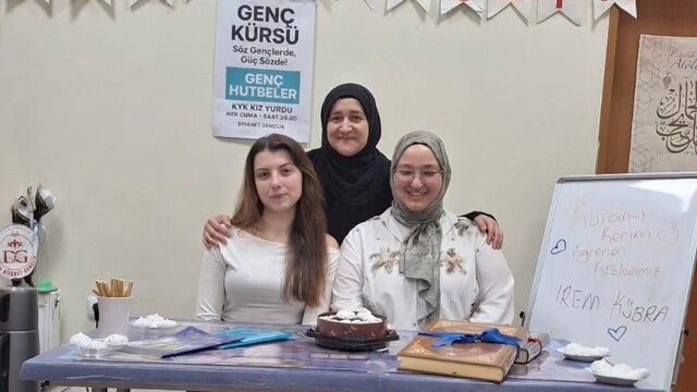 Simav'daki KYK Kız Yurdu'nda iki öğrenci Kur'an okudu