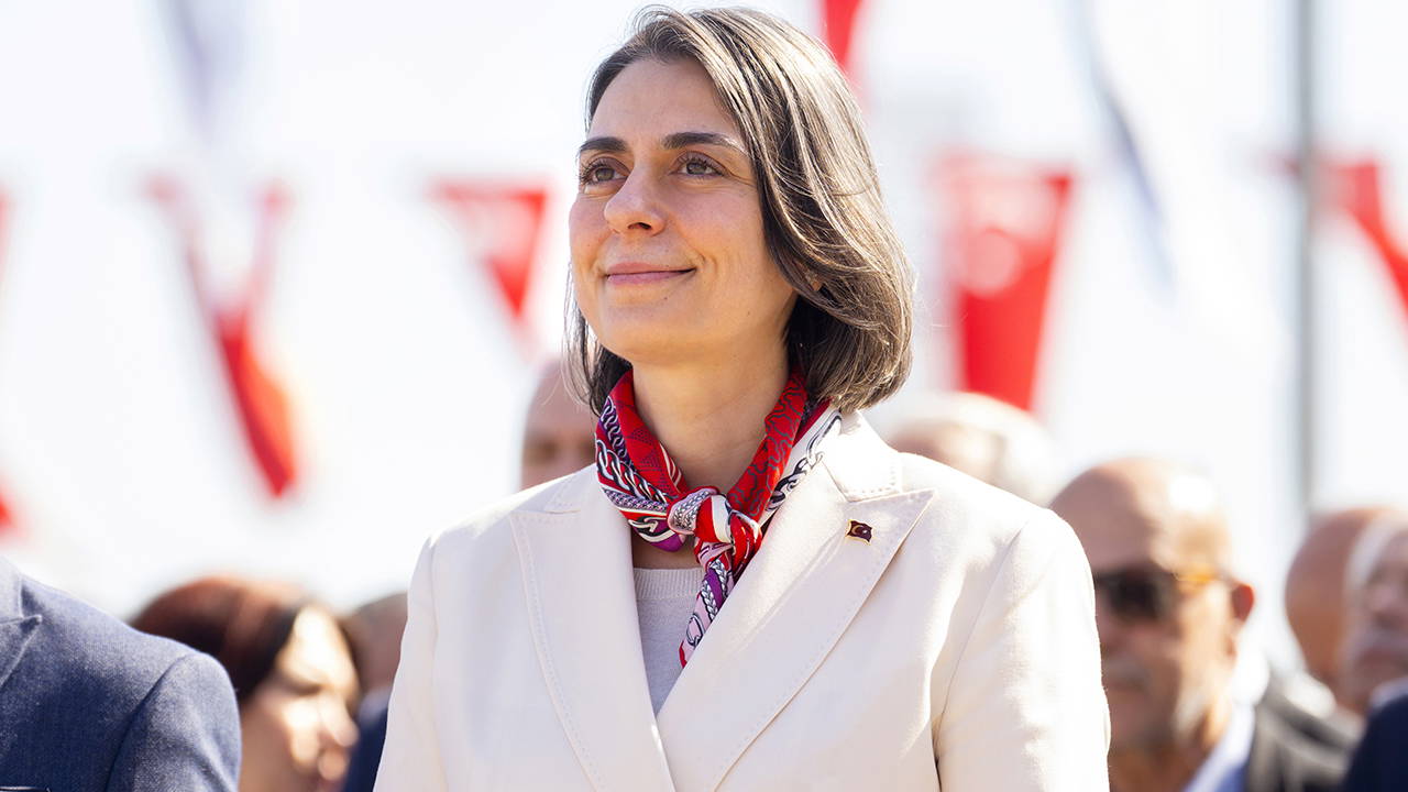 Sinem Dedetaş'tan mesaj: Boynunuz asla bükülmesin