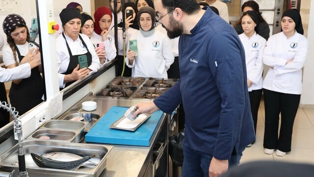 Sinop'ta aşçılık öğrencilerine lakerda eğitimi verildi