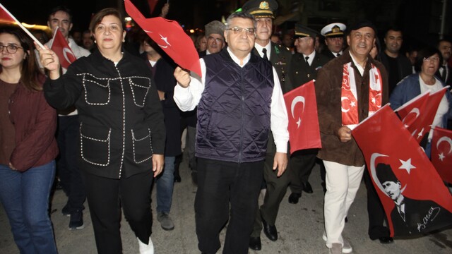 Sinop'ta Cumhuriyet Bayramı dolayısıyla fener alayı