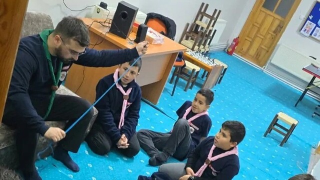 Sinop'ta genç izciler sabah namazında bir araya geldi