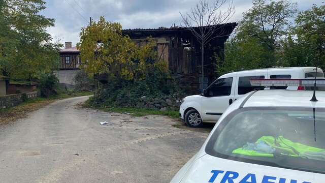Sinop'ta salıncağın üzerine kalas düşen çocuk yaralandı