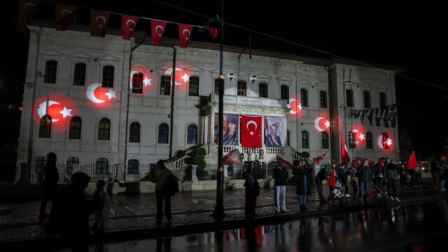 Sivas'ta Cumhuriyet Bayramı korteji ve havai fişek gösterisi
