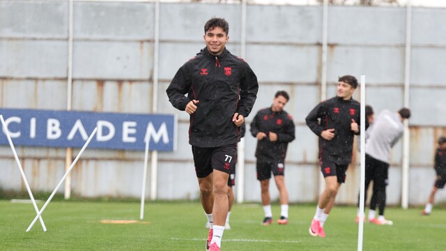 Sivasspor, yağmur altında antrenman yaptı