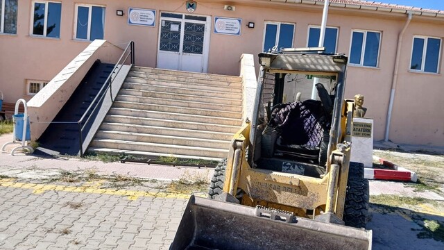 Sivrihisar Belediyesi eğitim kurumlarına bakım desteği verdi