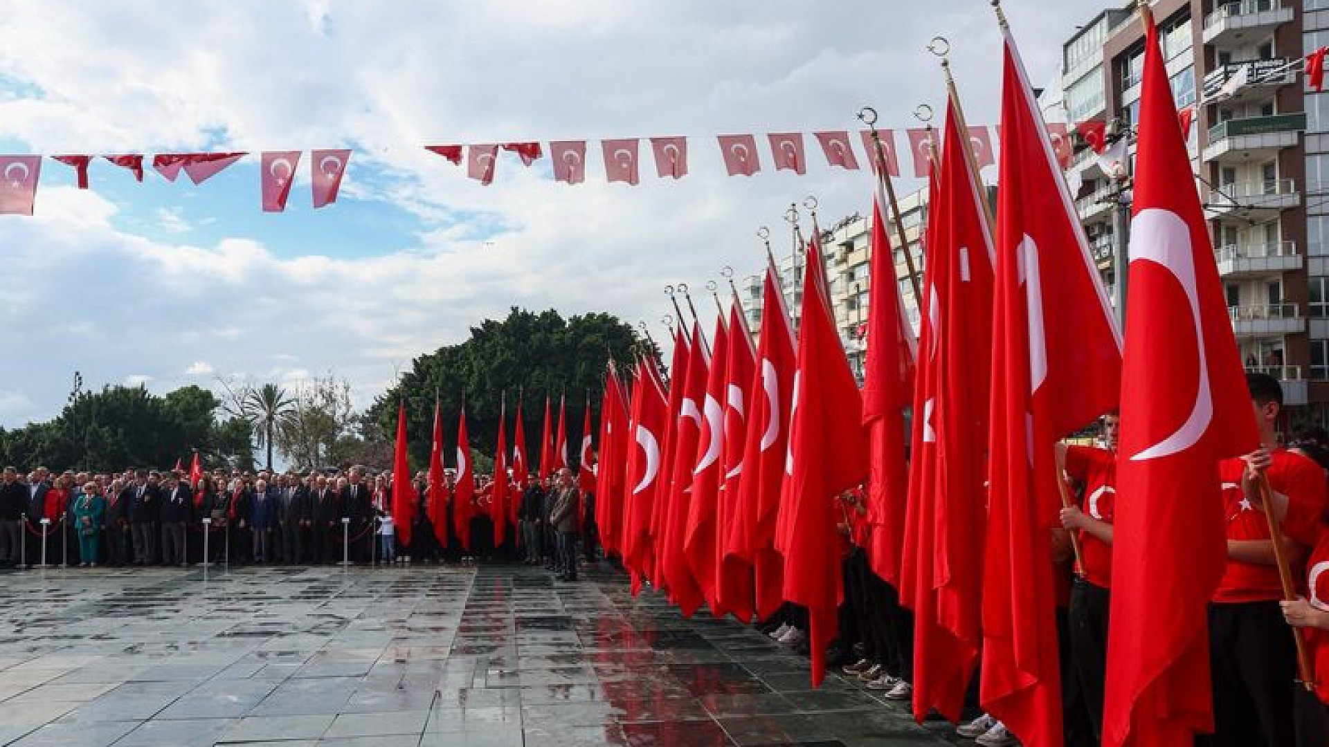 Siyasilerden Cumhuriyet Bayramı'na özel mesajlar yayımlandı