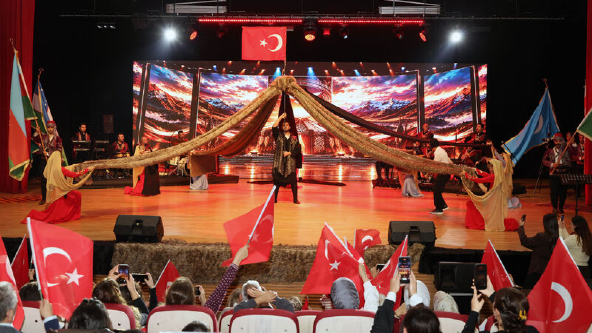 Talas'ta Türk dünyası şair ve yazarlar buluşması başladı