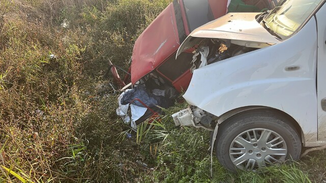 Tarsus'ta otomobil ile hafif ticari araç çarpıştı