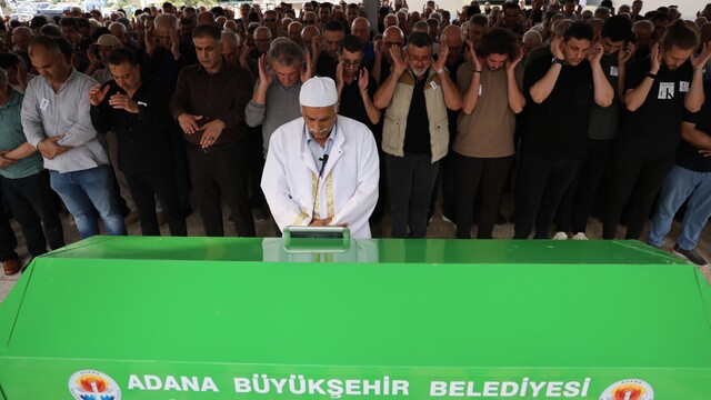 Tekne kazasında hayatını kaybeden doktor Adana'da defnedildi