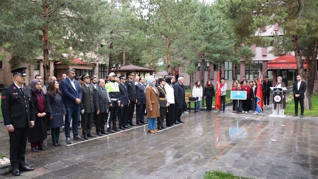 Tercan'da 29 Ekim Cumhuriyet Bayramı çelenk sunma töreni