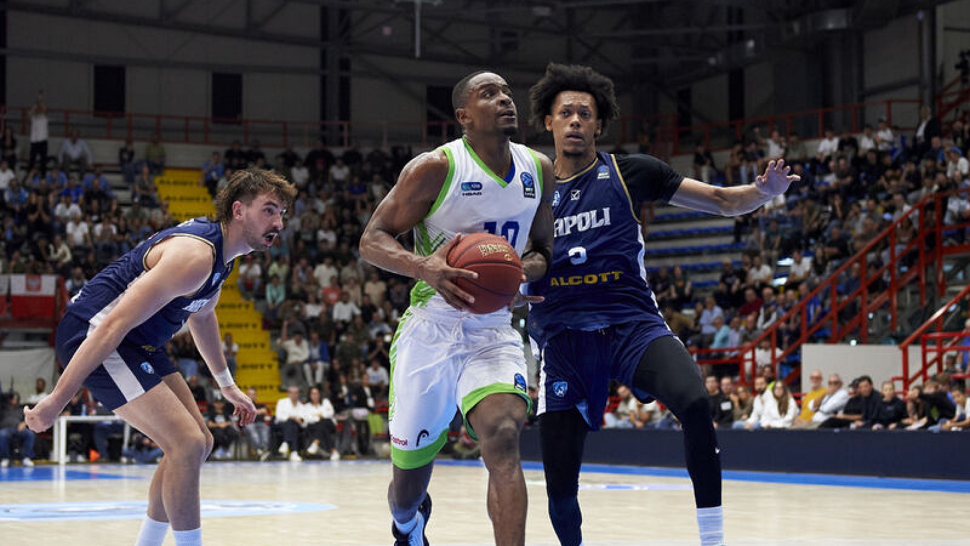 Tofaş, Napoli Basketbol karşısında ilk yenilgisini aldı