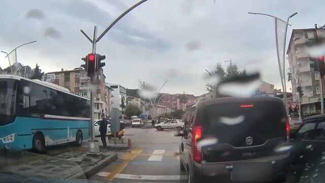 Tokat'ta ambulansa yol açmak için sürücüler araçtan indi