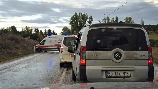 Tokat'ta iki aracın çarpışması sonucu 5 kişi yaralandı