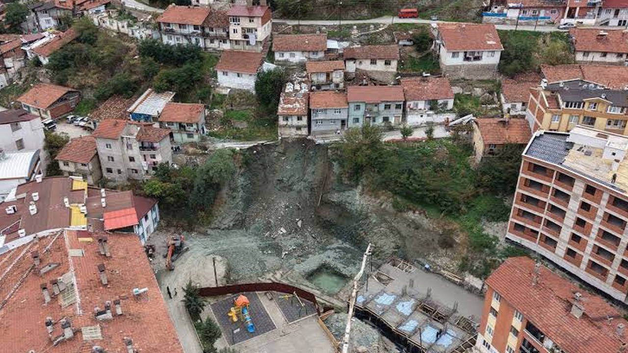 Tokat'ta inşaat yanındaki yolda çökme: ev tahliye edildi