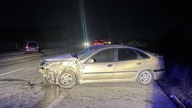 Tokat'ta otomobil ile kamyonet çarpıştı, yaralılar var