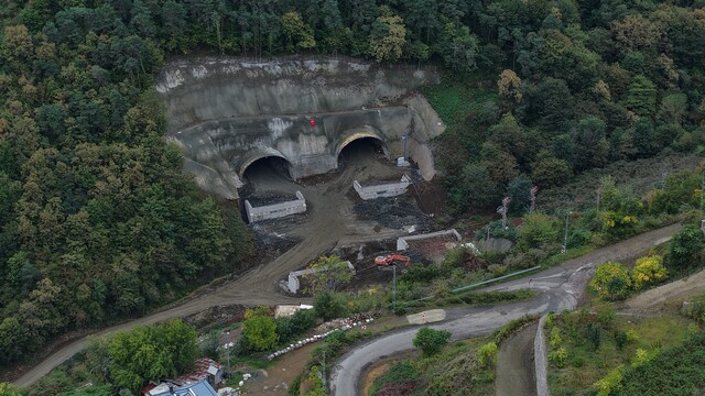 Trabzon'da güney çevre yolunun ilk tünelinde ışık görüldü