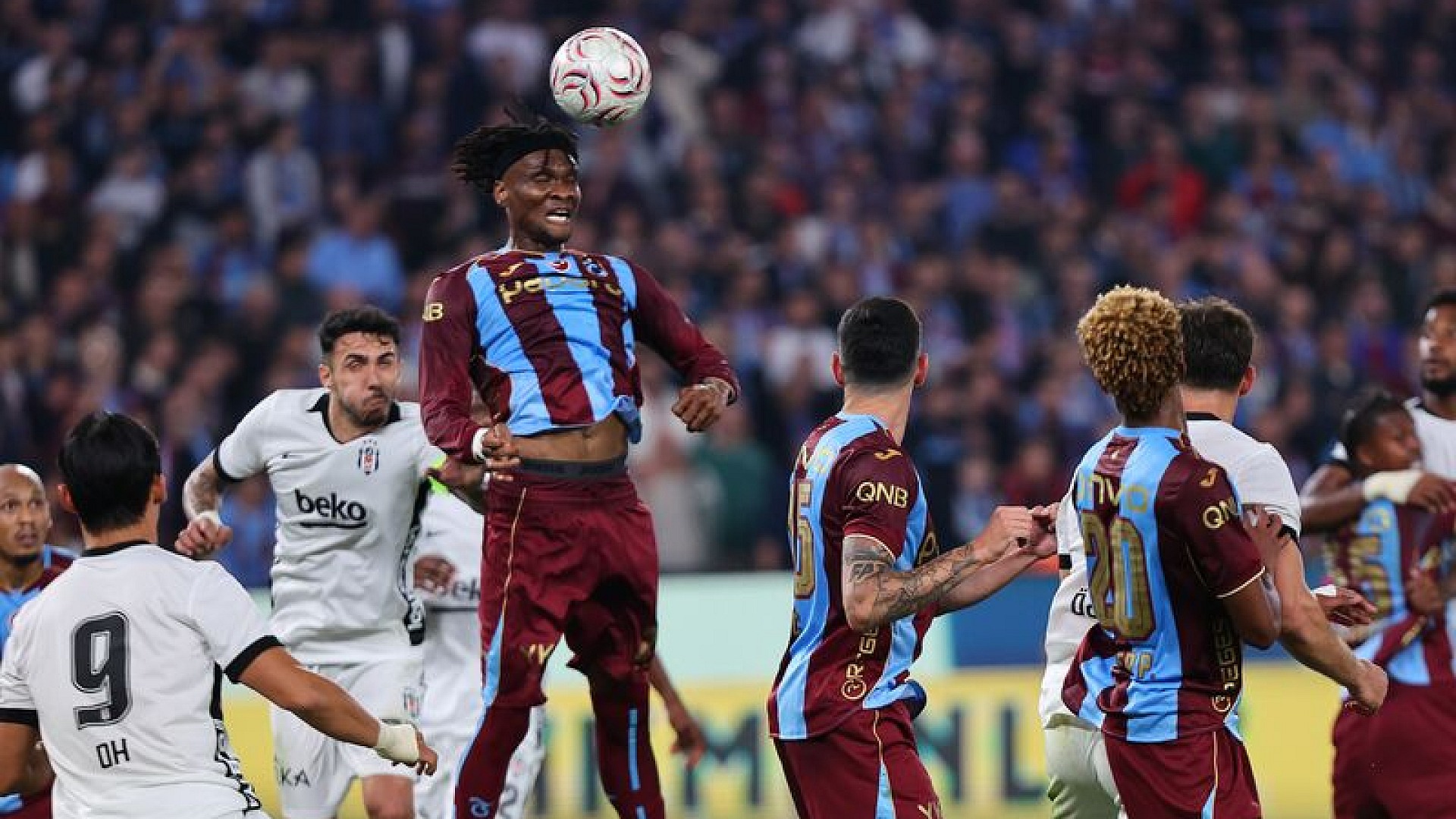 Trabzonspor, Beşiktaş'ı 2-0 yenerek 3 puan aldı
