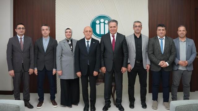 Turgut Özal Tıp Merkezi'nden Rektör Akpolat'a ziyaret