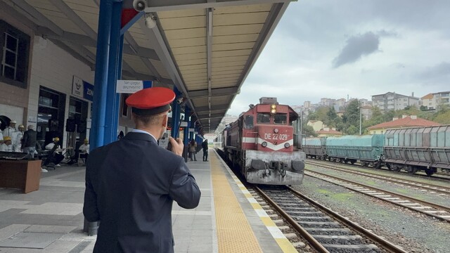 Karaelmas Ekspresi 120 yolcusuyla Zonguldak'a ulaştı