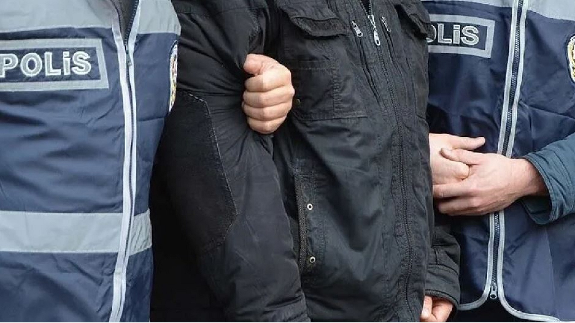 Öğretmen, Türk bayrağına ve Atatürk'e hakaret nedeniyle gözaltına alındı