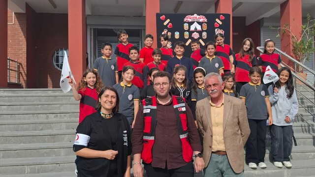 Türk Kızılay gönüllüleri ilkokul öğrencileriyle buluştu