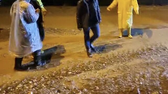 Tut'ta etkili sağanak yağmur sele yol açtı