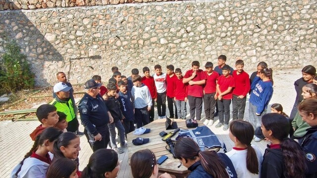 Tut'ta öğrencilere trafik ve güvenlik eğitimi verildi