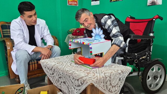 Üniversite öğrencileri huzurevinde etkinlik düzenledi