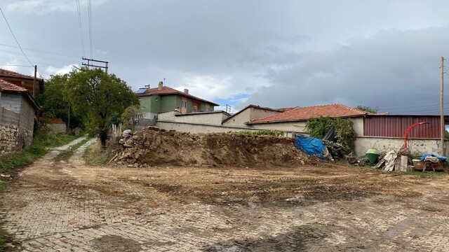 Uşak'ta metruk yapılar kontrollü şekilde yıkılıyor