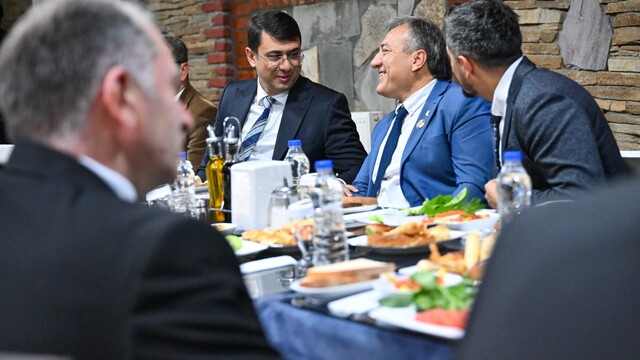 Uşak Valisi Kartal, şehit aileleri ve gazilerle buluştu