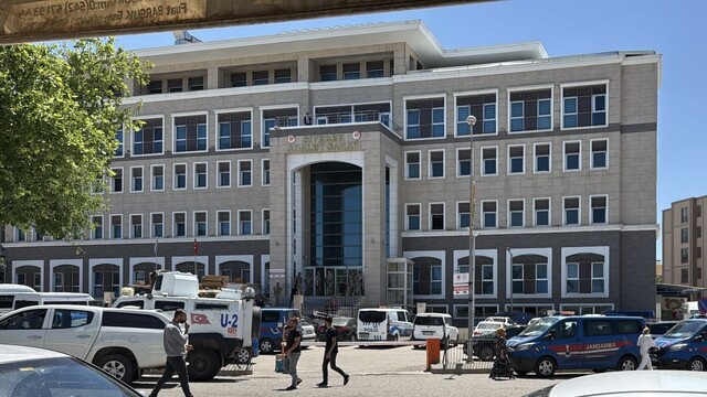 Üvey anne ve 2 kişi, 8 yaşındaki çocuğa işkenceyle tutuklandı