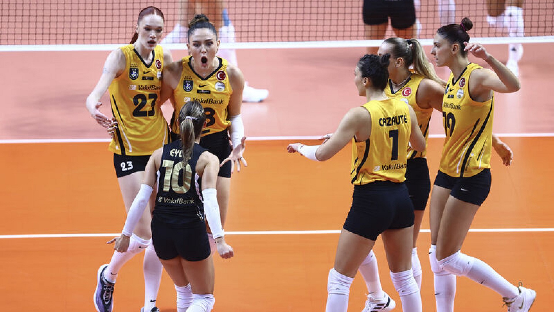 VakıfBank, Galatasaray'ı 3-0 ile geçti