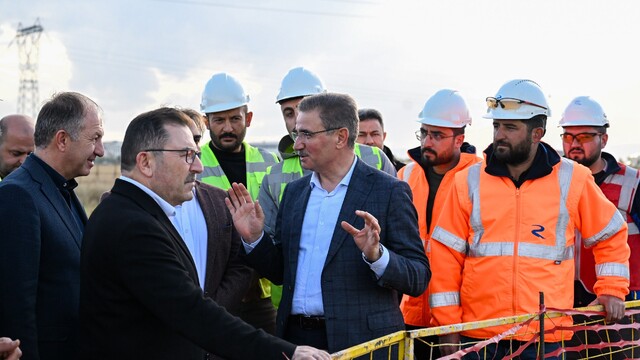 Vali Baruş ve Altınok, yeni stadyum inşaatını inceledi