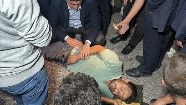 Vali ve milletvekili yaralıya ilk müdahaleyi yaptı