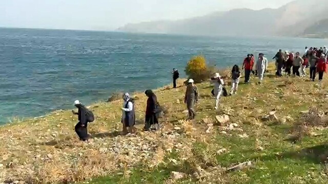 Van Gölü kıyısında doğa yürüyüşü etkinliği yapıldı