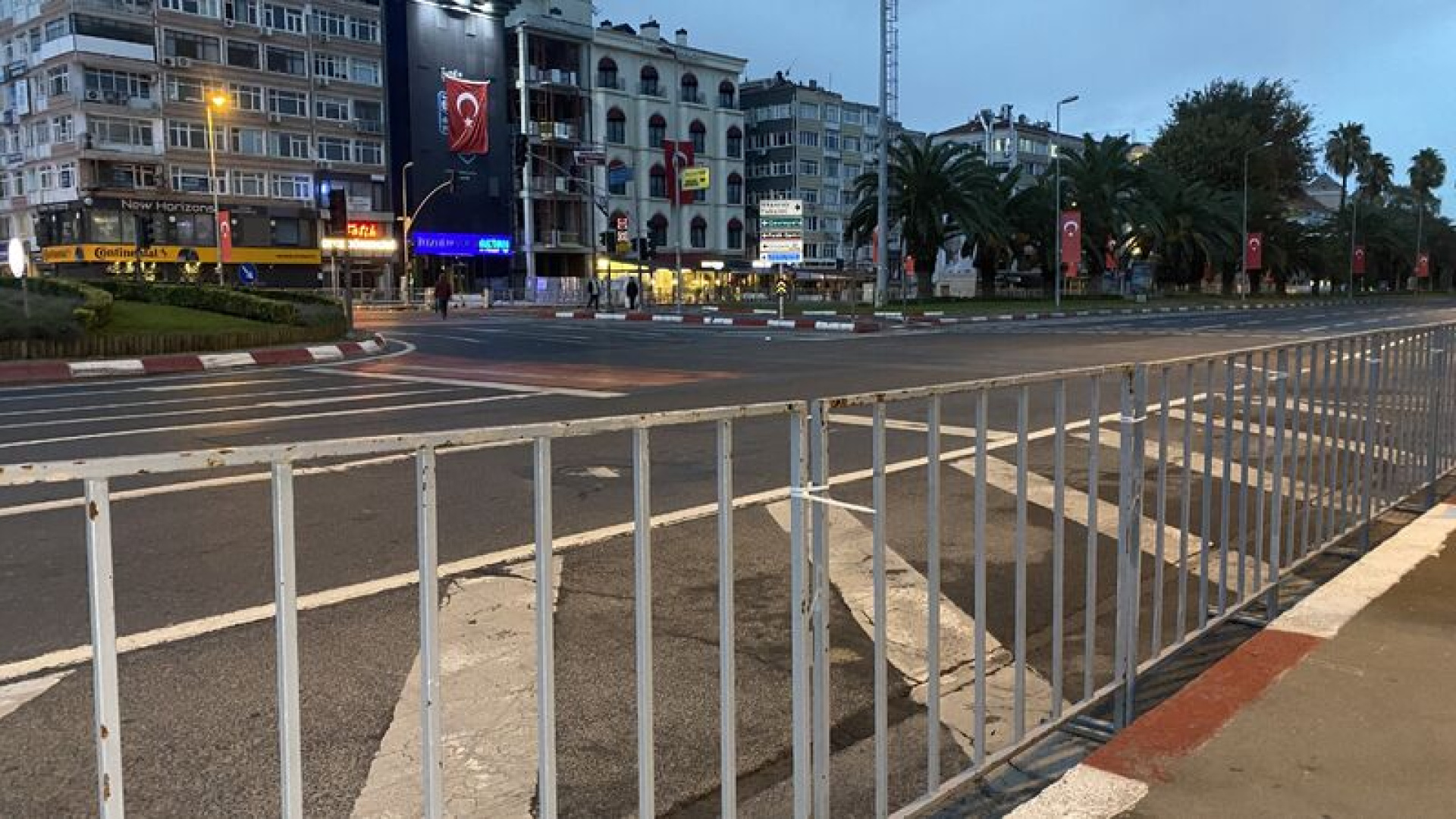 Vatan Caddesi Kortej geçişi sağanak yağış nedeniyle ertelendi