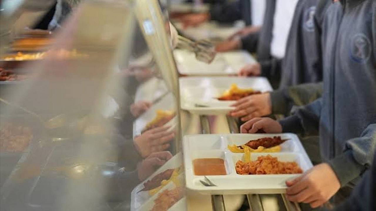 Veliler, çocuklar için ücretsiz yemek talep ediyor