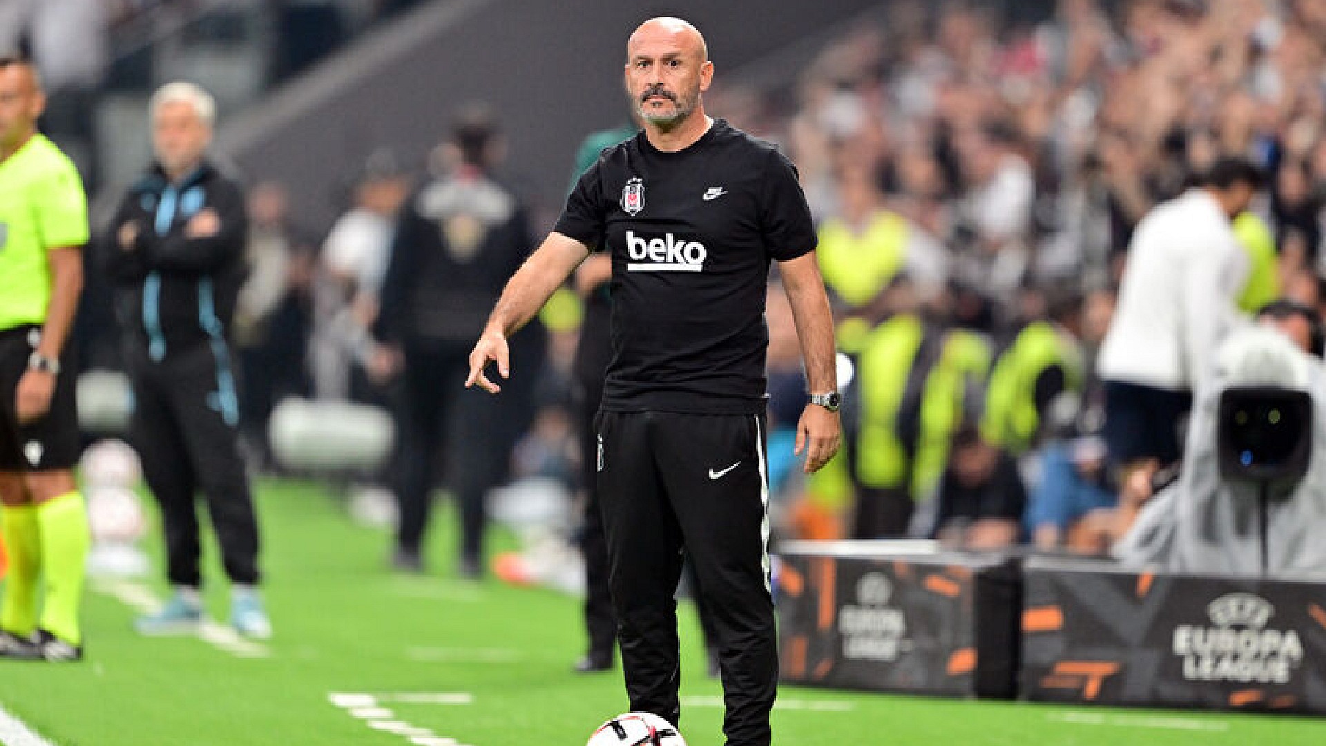 Vincenzo Italiano, Beşiktaş'ta 4 oyuncuyu değiştirdi