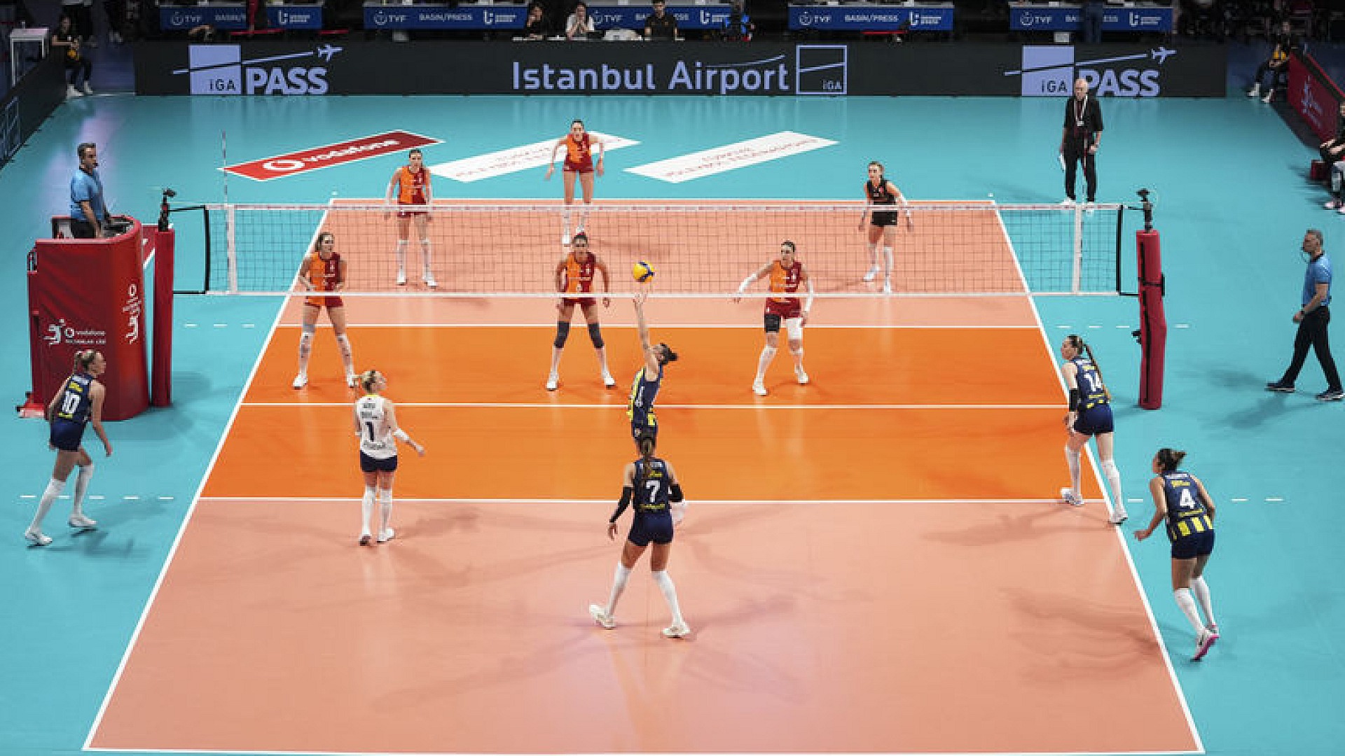 Vodafone Sultanlar Ligi'nde Galatasaray-Fenerbahçe derbisi