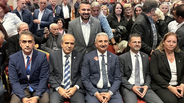Yeni Parti Bursa'da Nihat Yeşiltaş yeniden başkan seçildi