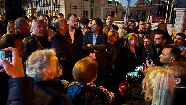 Yeni Partililer adliye önünde Şeniz Doğan’a destek verdi