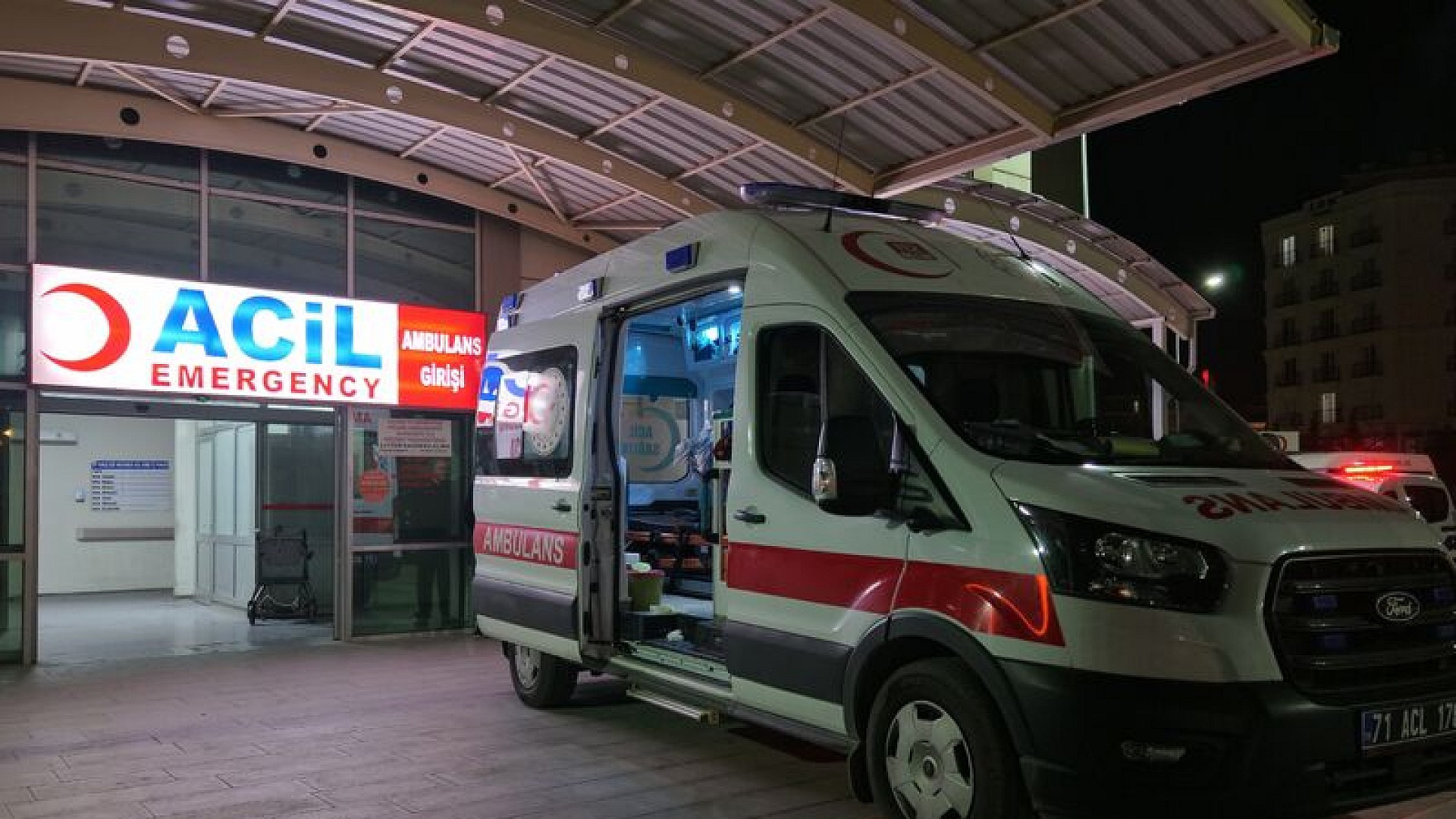 Yenimahalle'de baba ile oğul arasında bıçaklı kavga