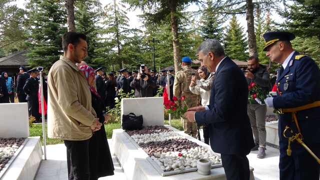 Yozgat'ta Cumhuriyet Bayramı'nda şehitler anıldı